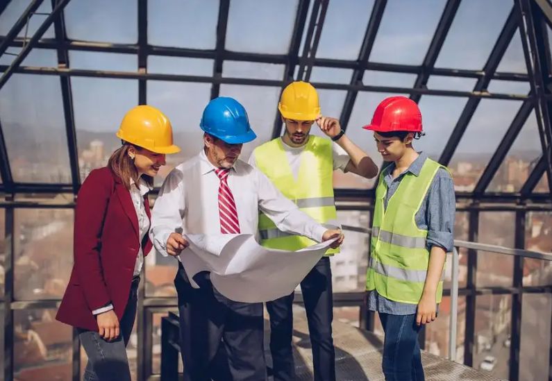 如何利用建設工程項目管理系統降低風險和成本？